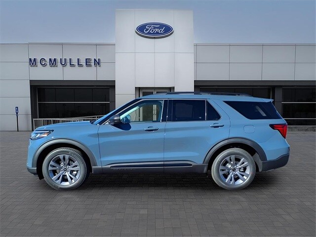 2026 Ford Explorer photo 2