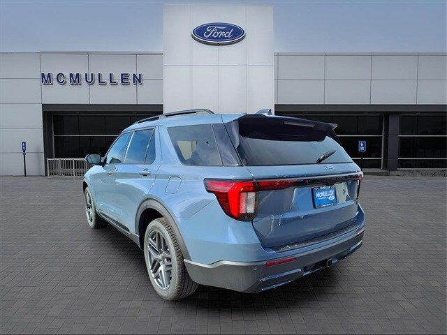 2026 Ford Explorer ST-Line photo 3