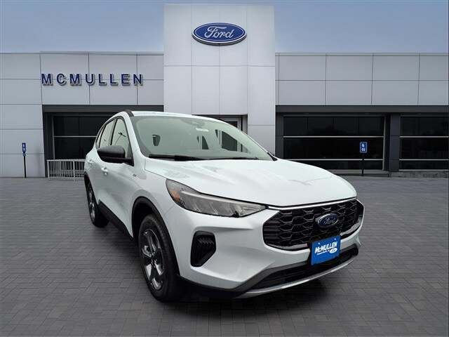 2026 Ford Escape ST-Line photo 4