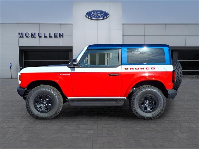 2025 Ford Bronco First Edition photo 2