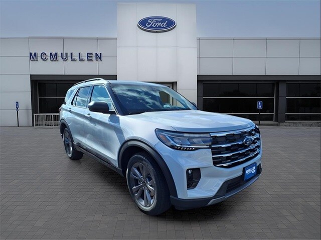 2026 Ford Explorer photo 3