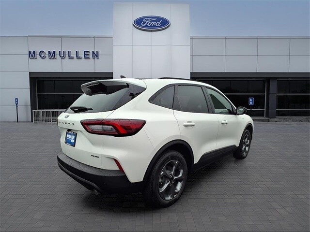 2026 Ford Escape ST-Line photo 3