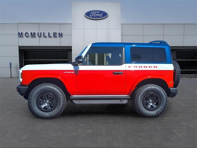 2025 Ford Bronco First Edition photo 2