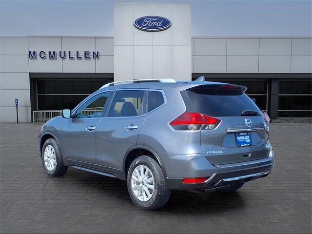 2017 Nissan Rogue SV photo 3
