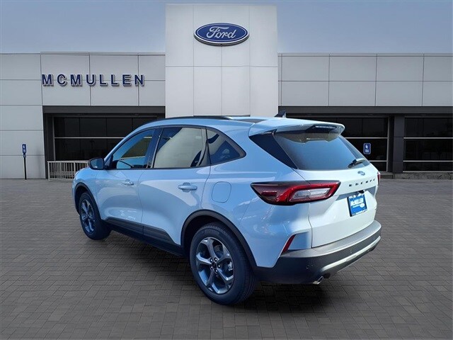 2026 Ford Escape ST-Line photo 2