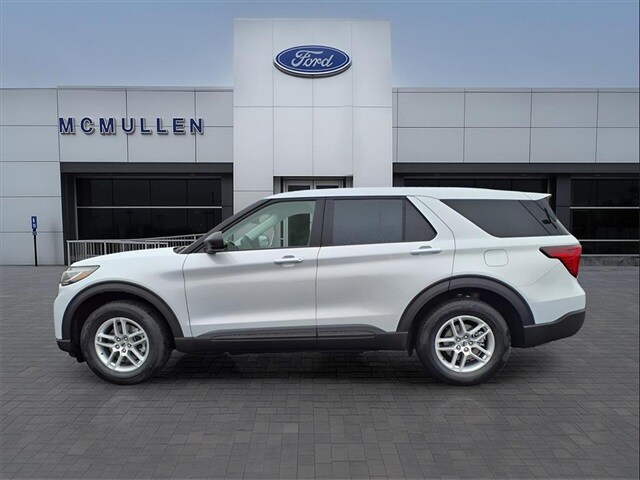2026 Ford Explorer photo 2