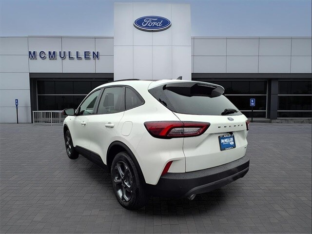 2026 Ford Escape ST-Line photo 2