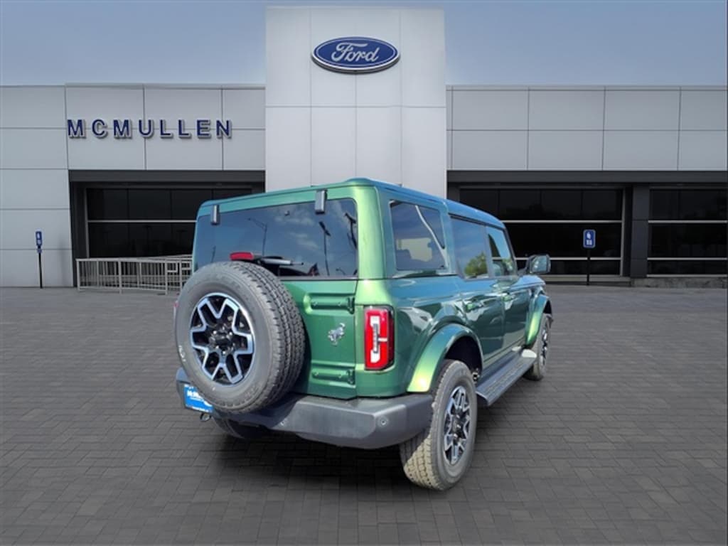 New 2025 Ford Bronco Outer Banks SUV