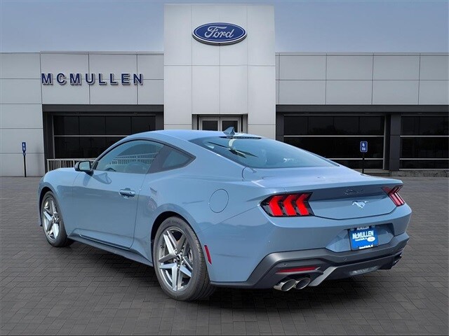 2025 Ford Mustang EcoBoost photo 3