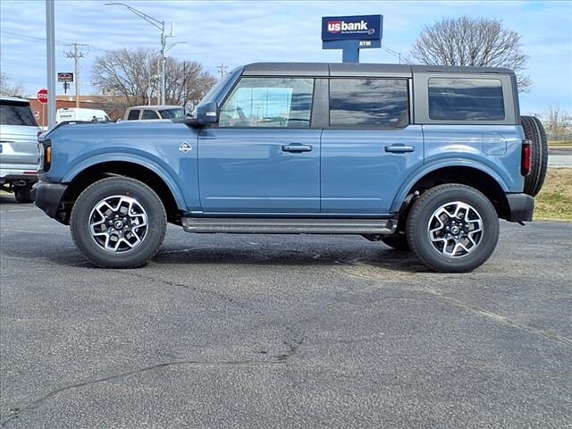 2025 Ford Bronco Outer Banks photo 2