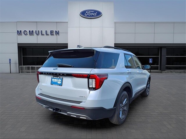 2026 Ford Explorer photo 2