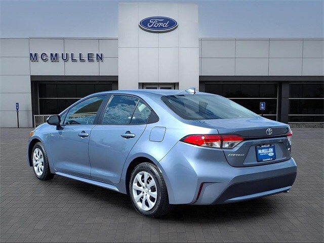 2022 Toyota Corolla LE photo 3