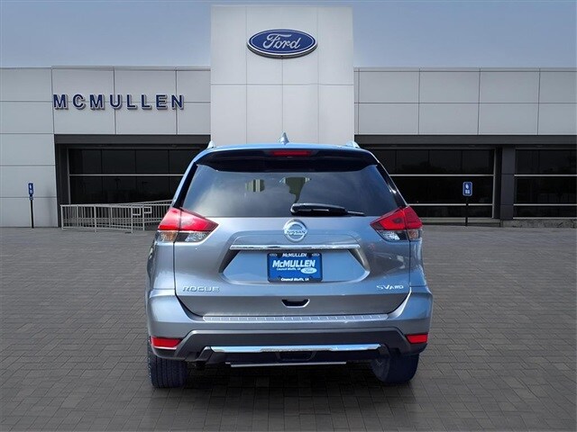 2017 Nissan Rogue SV photo 4