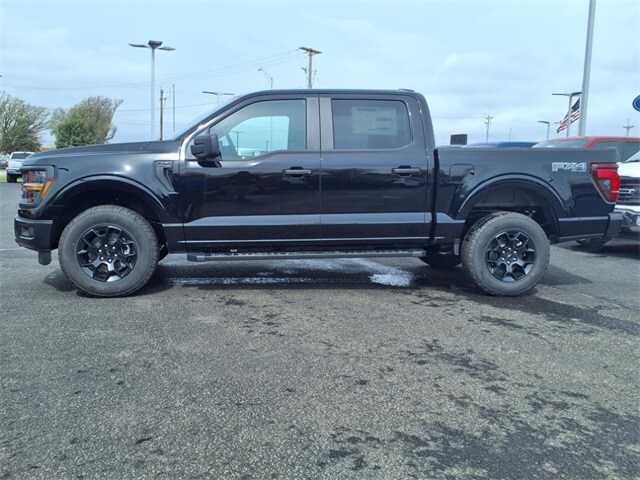 2025 Ford F-150 XLT photo 2