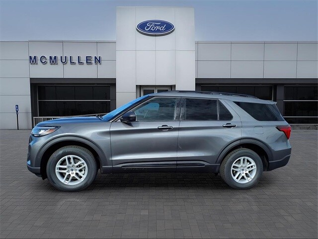 2026 Ford Explorer photo 2