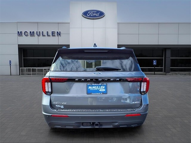 2026 Ford Explorer photo 4