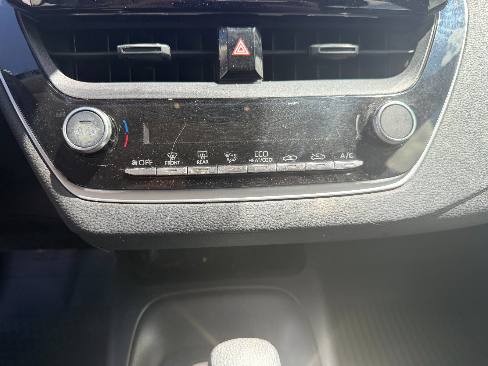 2024 Toyota Corolla LE - Photo 11