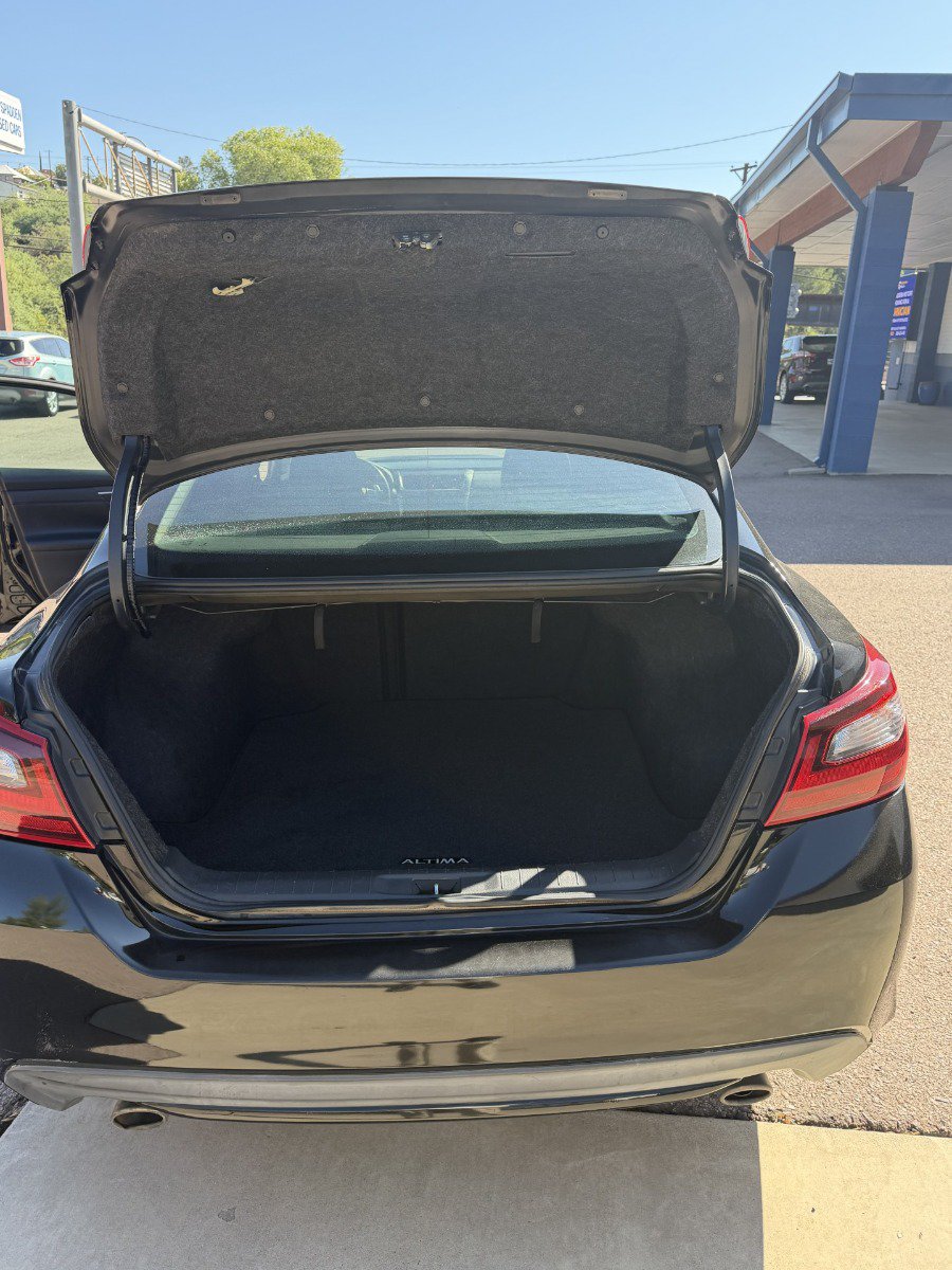 2017 Nissan Altima SR - Photo 10