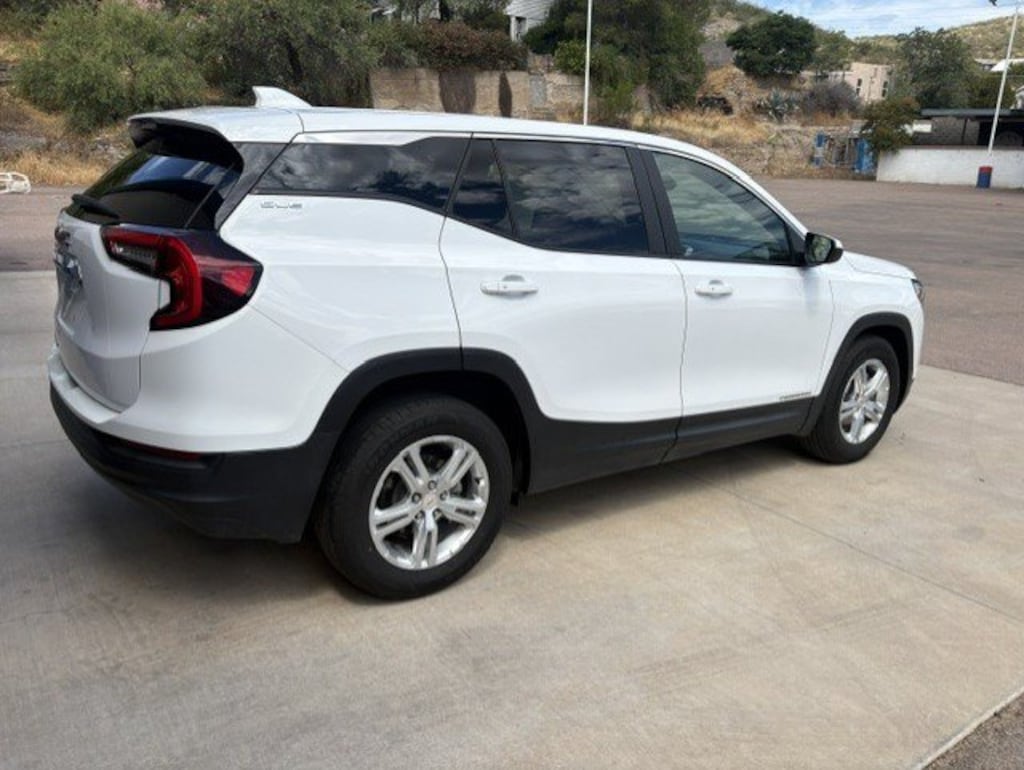 Used 2024 GMC Terrain SLE SUV