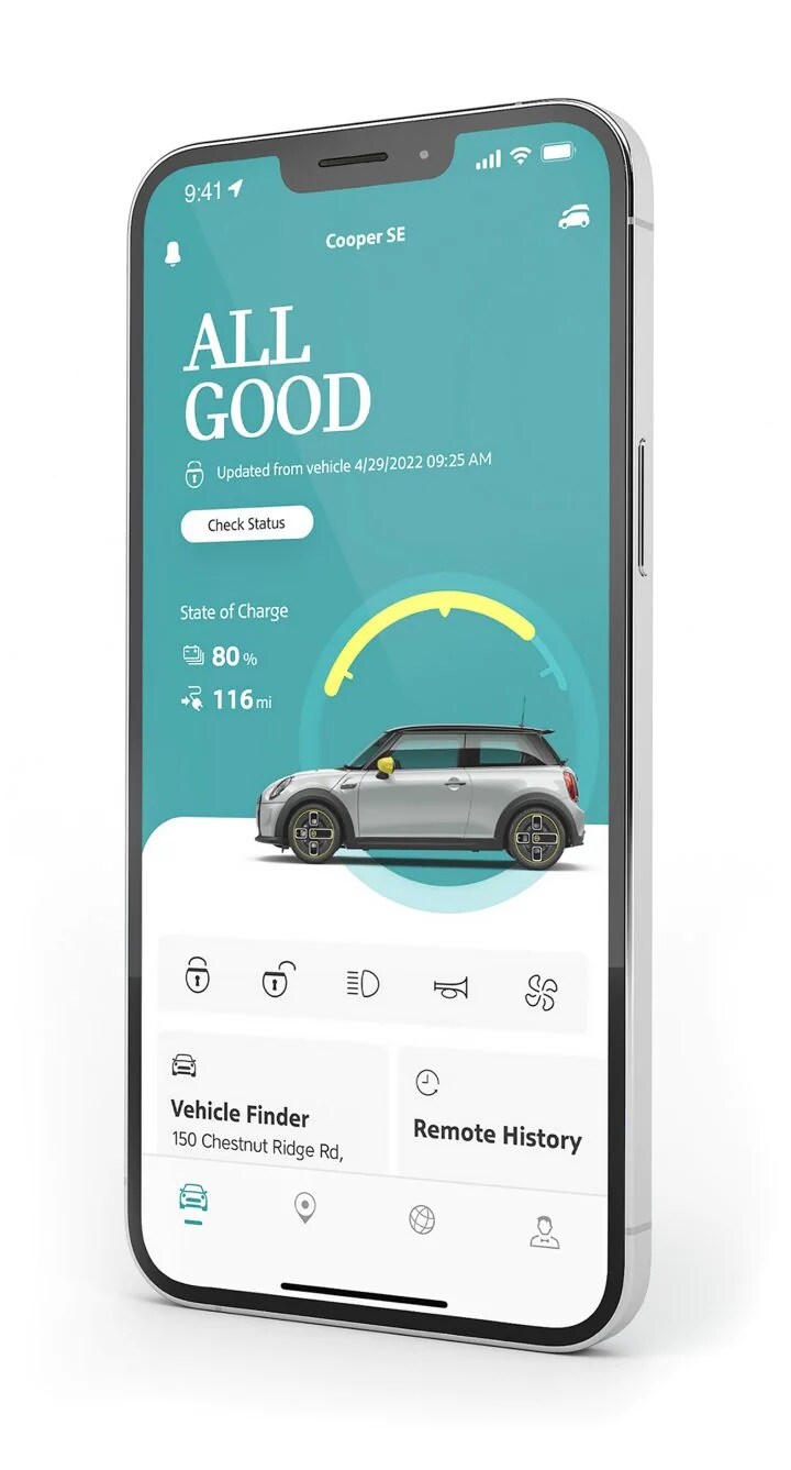 Smartphone with MINI App vehicle status information on its screen.