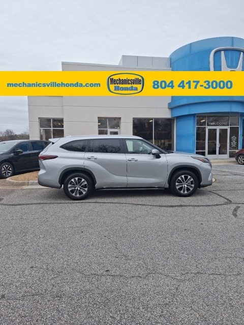 2024 Toyota Highlander XLE's photo