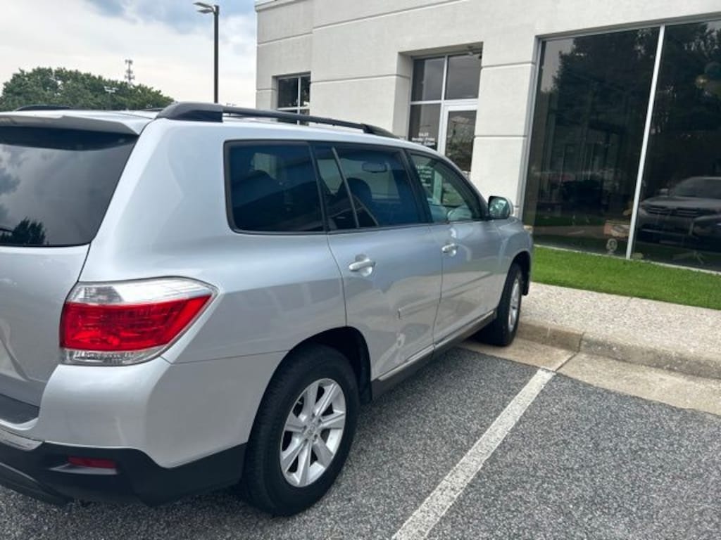 Used 2013 Toyota Highlander SE V6 SUV