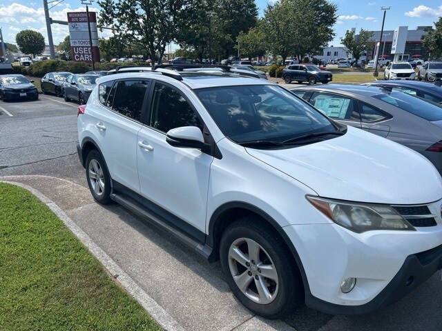2013 Toyota RAV4 XLE photo 2
