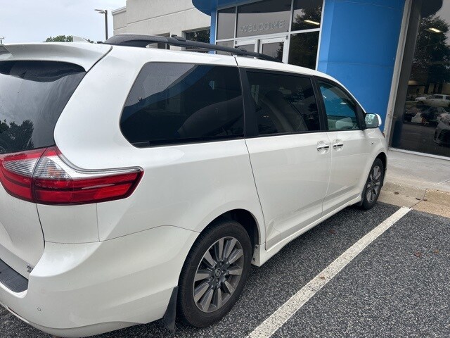 2020 Toyota Sienna XLE photo 4