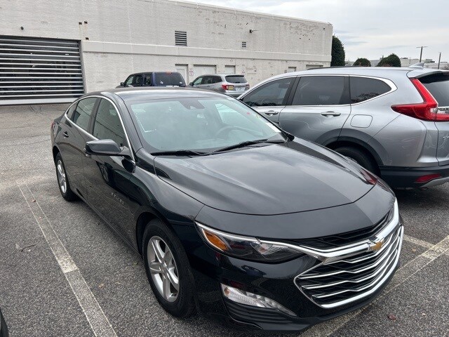 2024 Chevrolet Malibu 1LT photo 2