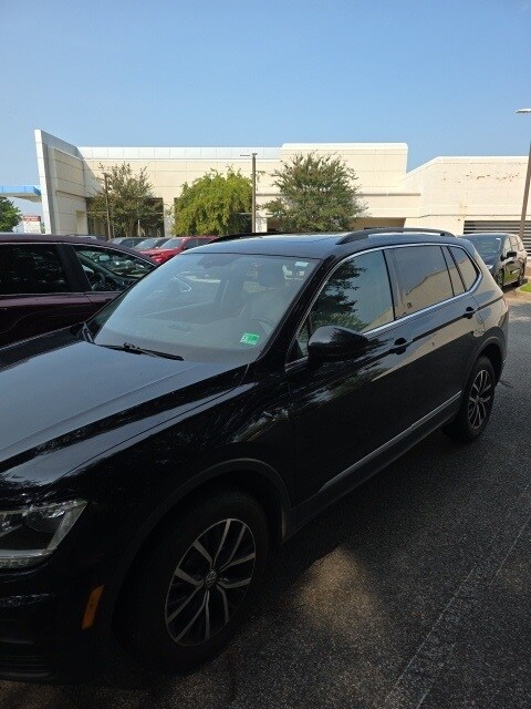 2020 Volkswagen Tiguan SE photo 2
