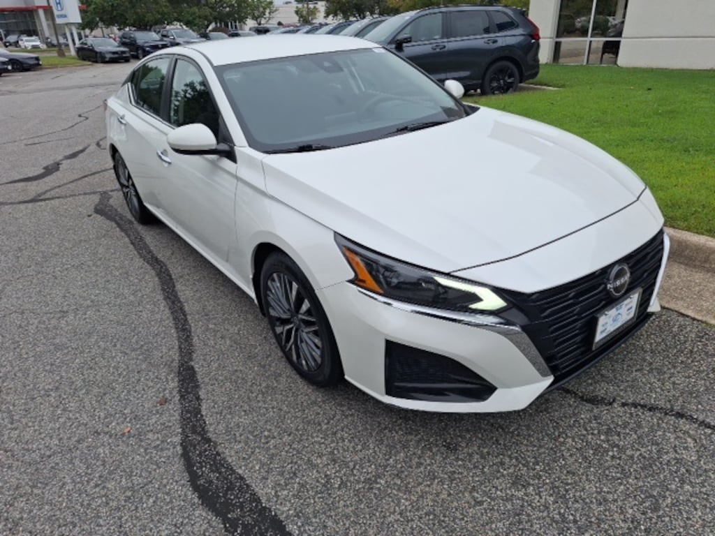 Used 2023 Nissan Altima 2.5 SV Sedan
