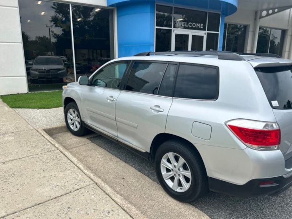 Used 2013 Toyota Highlander SE V6 SUV