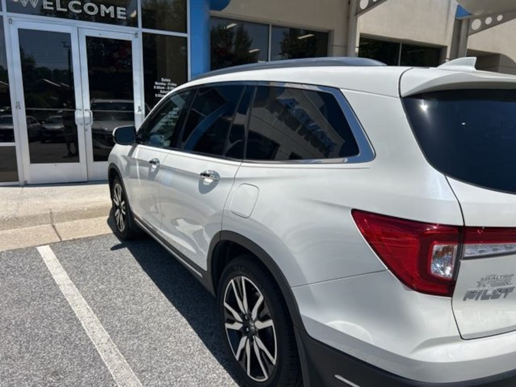 Used 2019 Honda Pilot Touring 8-Passenger FWD SUV