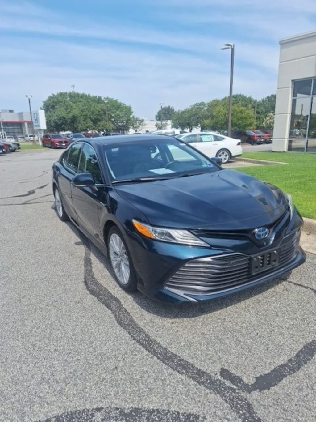 Used 2018 Toyota Camry Hybrid XLE Sedan