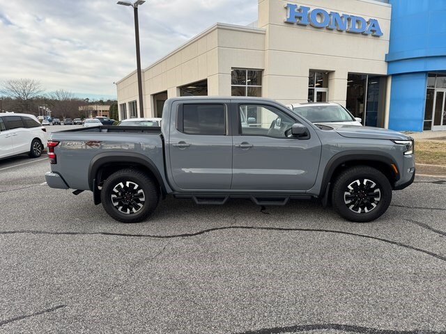 2023 Nissan Frontier PRO-4X photo 3