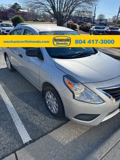 2015 Nissan Versa Sedan S's photo