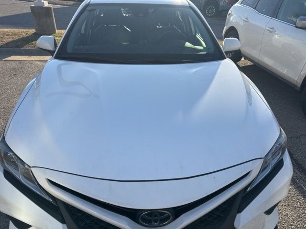 Used 2019 Toyota Camry SE Sedan