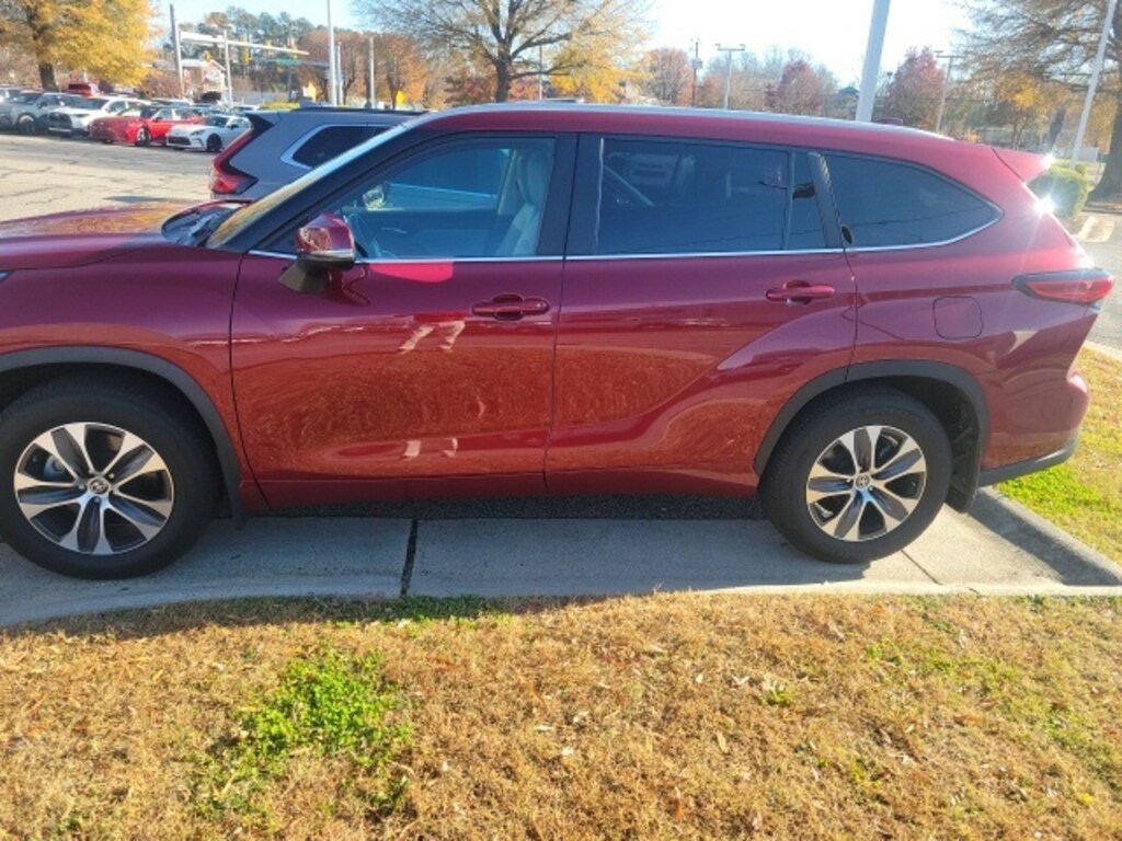 Used 2023 Toyota Highlander XLE SUV