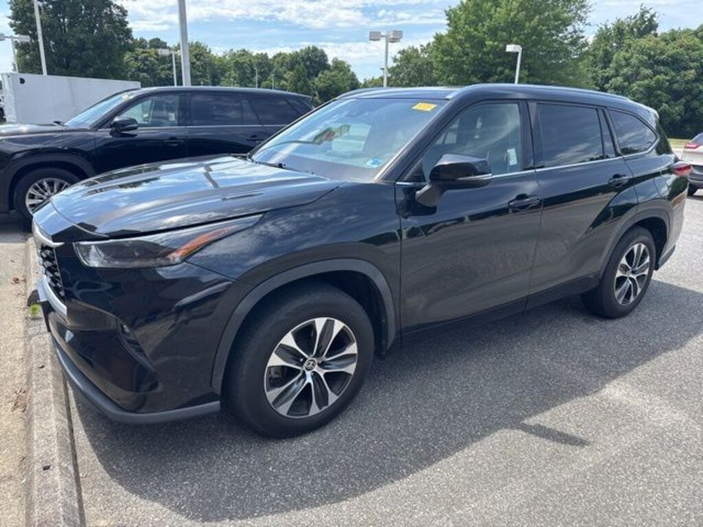 Used 2021 Toyota Highlander XLE SUV