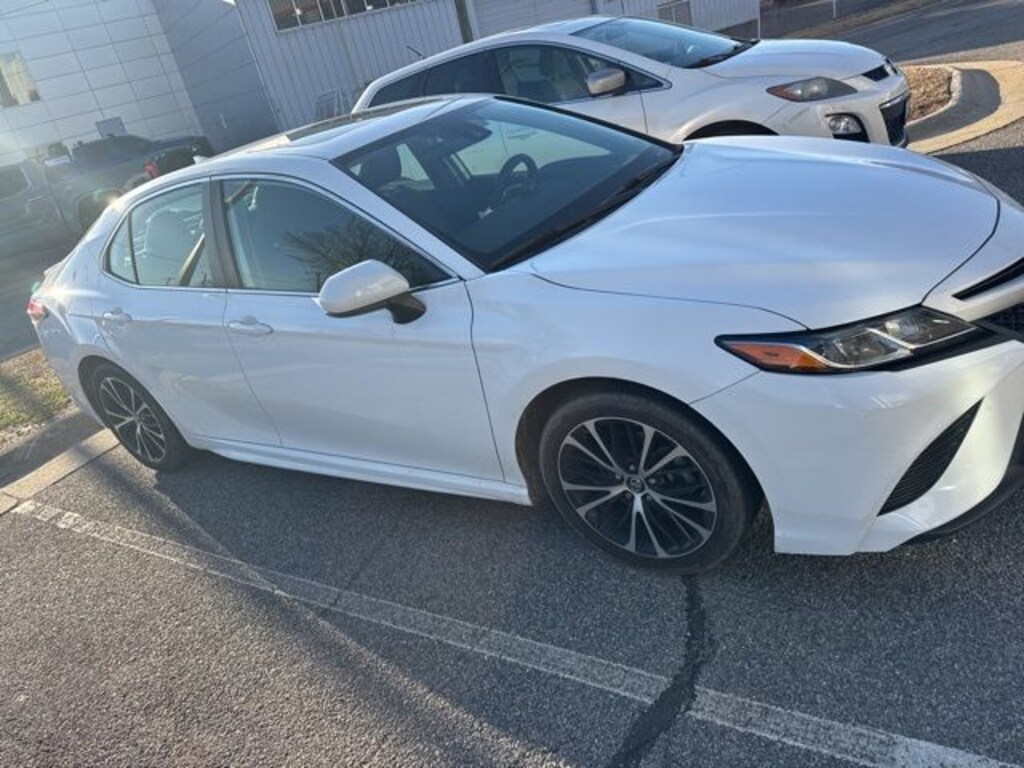 Used 2019 Toyota Camry SE Sedan