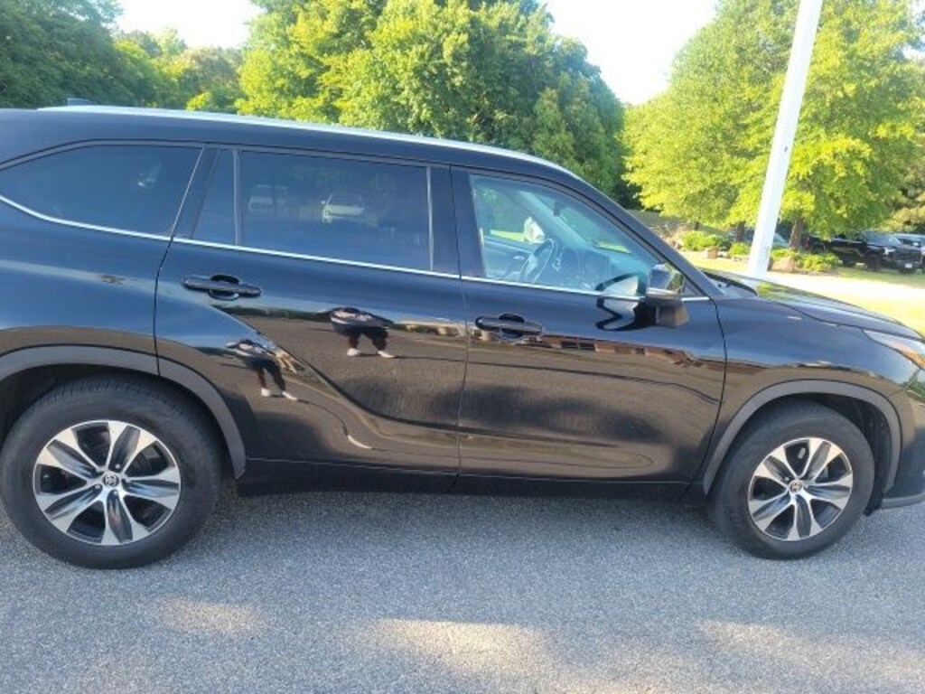 Used 2021 Toyota Highlander XLE SUV