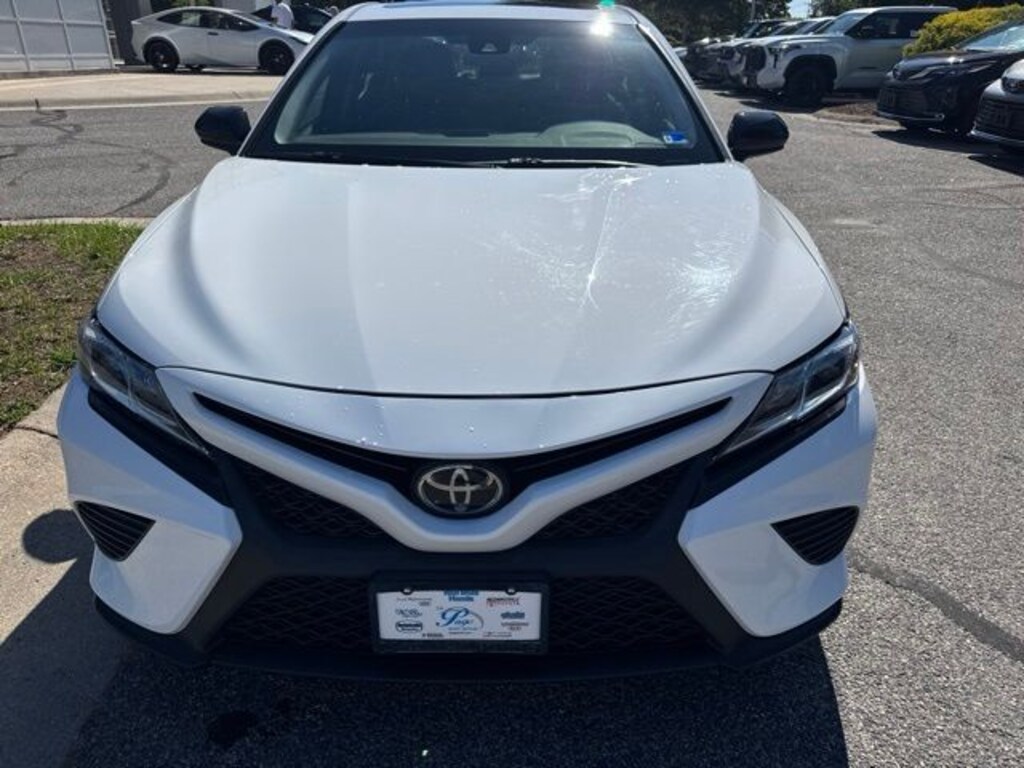 Used 2018 Toyota Camry SE Sedan