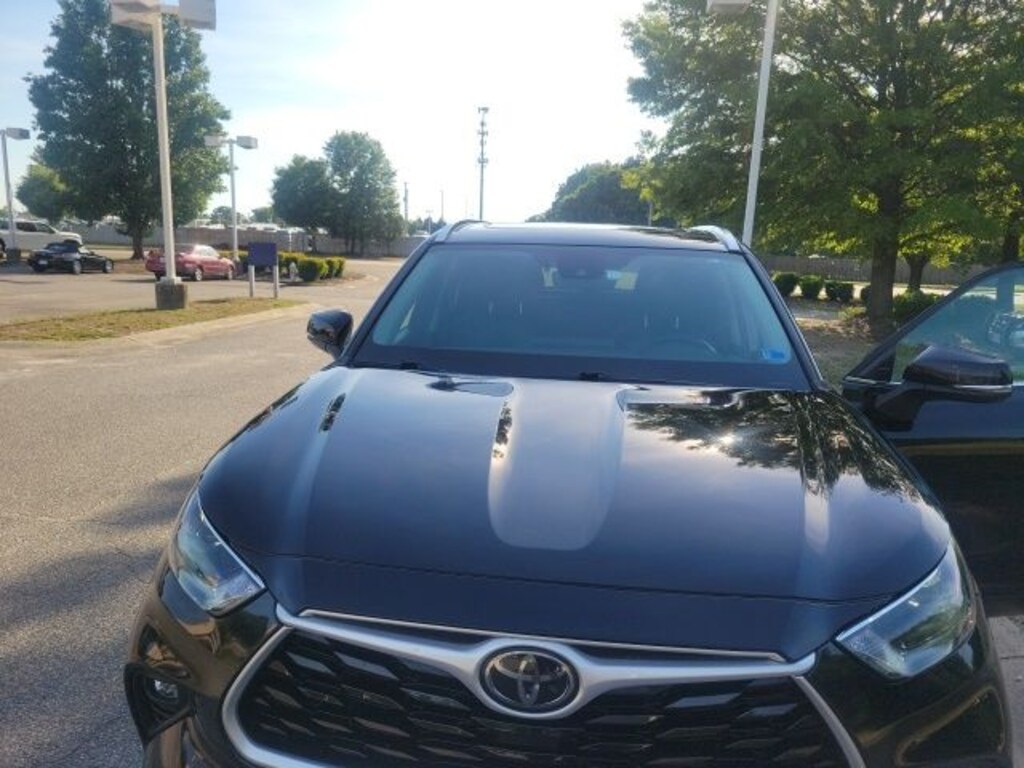 Used 2021 Toyota Highlander XLE SUV