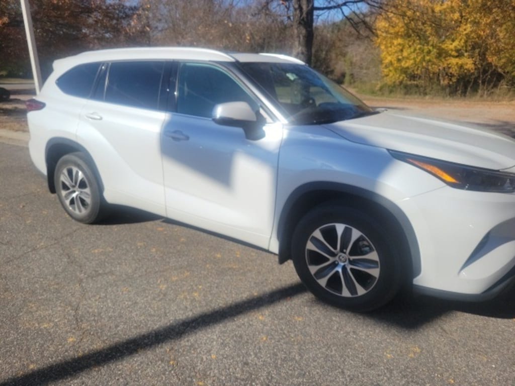 Used 2022 Toyota Highlander XLE SUV