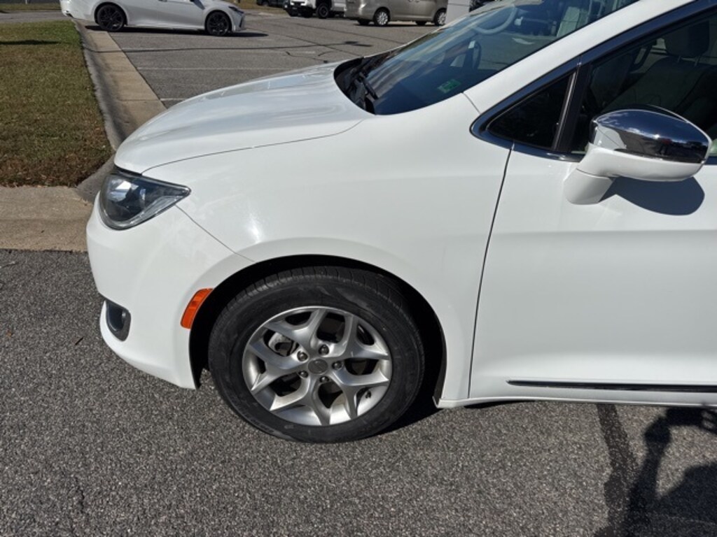 Used 2020 Chrysler Pacifica Limited Minivan/Van