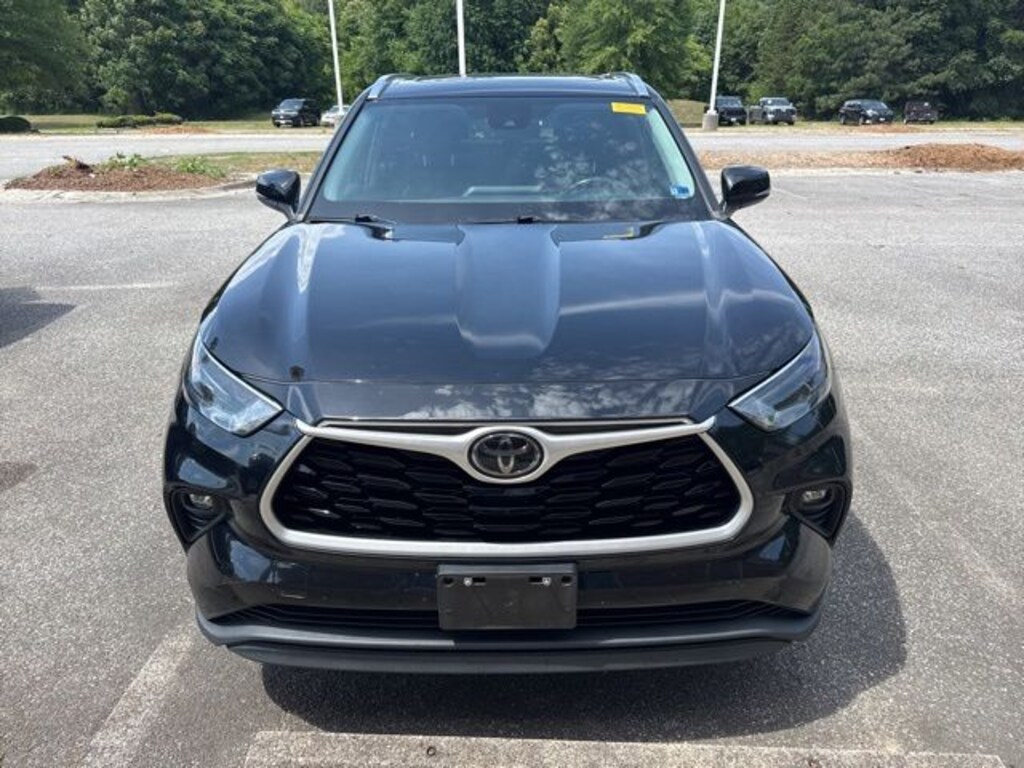 Used 2021 Toyota Highlander XLE SUV