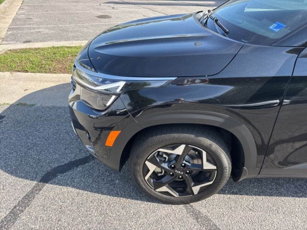 Used 2024 Kia Seltos EX SUV
