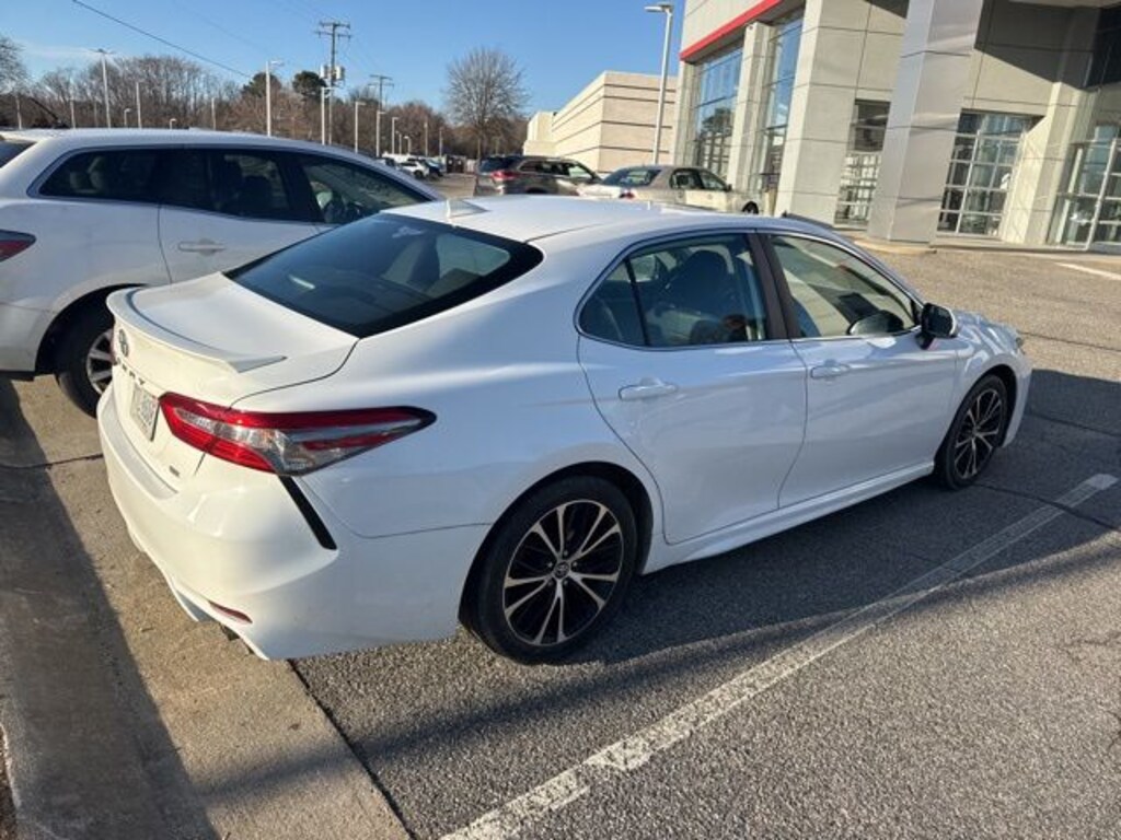 Used 2019 Toyota Camry SE Sedan