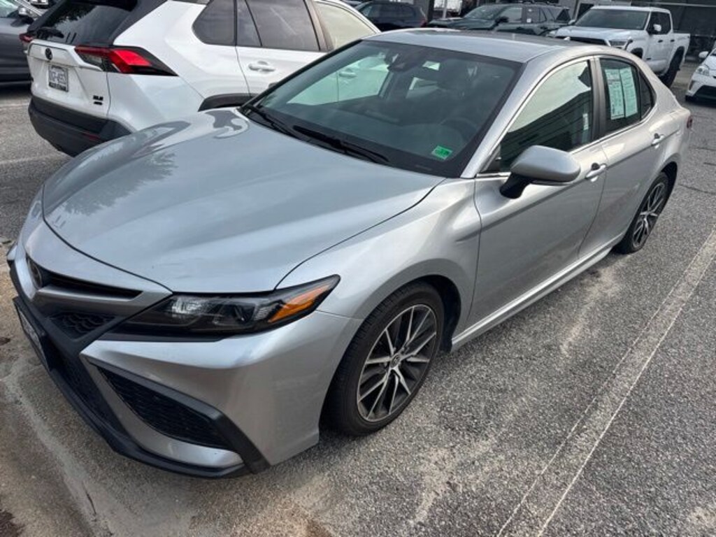 Used 2023 Toyota Camry SE Sedan