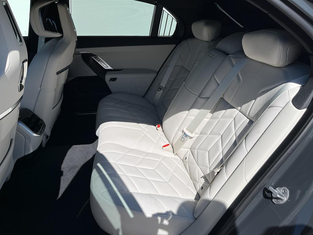 2026 BMW 7 Series 740i - Photo 11